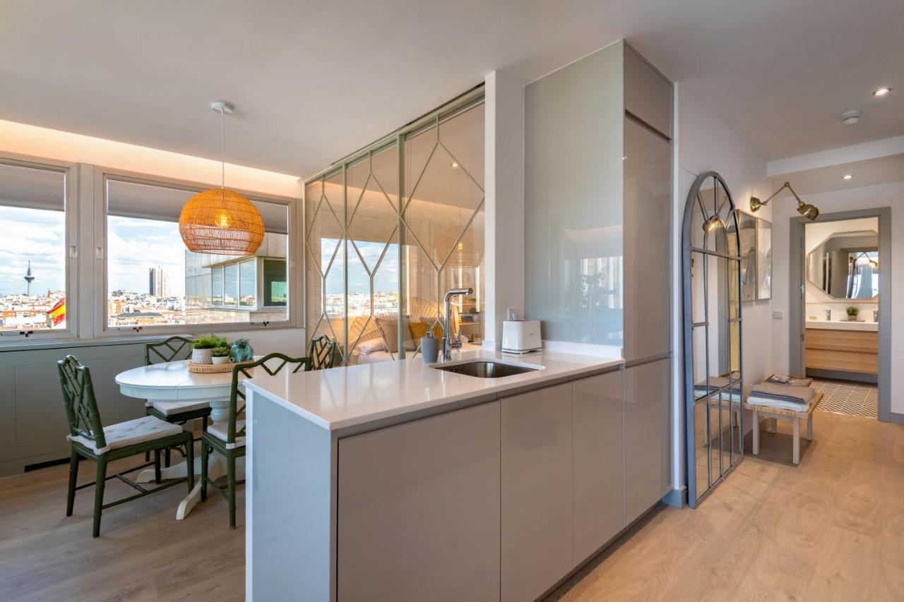 2 Bedrooms 1 Bathroom Furnished - Justicia - Incredible Views - Mintystay Madrid Kültér fotó