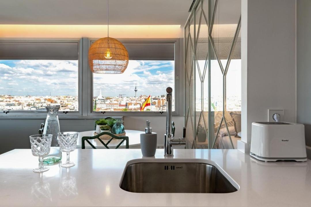 2 Bedrooms 1 Bathroom Furnished - Justicia - Incredible Views - Mintystay Madrid Kültér fotó